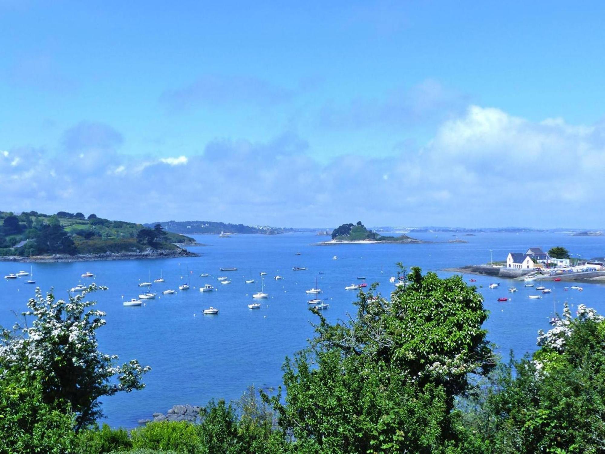 Pretty Breton Holiday Home In A Top Location Plougasnou Luaran gambar